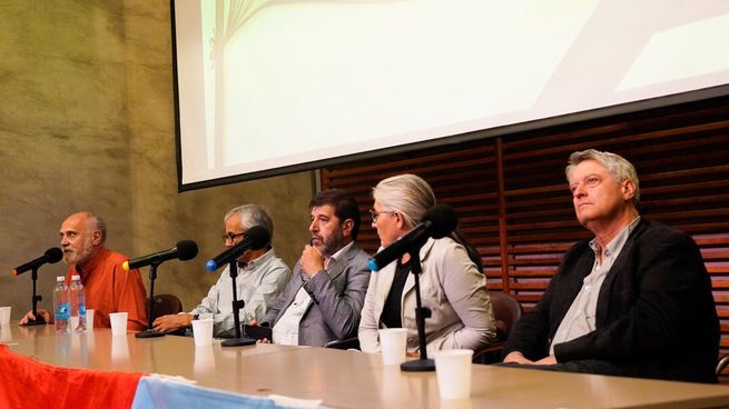 El Frente Amplio busca aliarse a Cabildo Abierto para impulsar un proyecto de reestructuración de deudas para uruguayos de bajos recursos.
