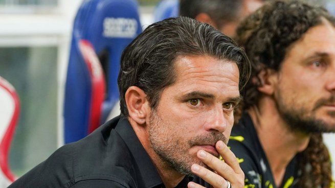 Fernando Gago volvió al estadio Akron como técnico del Necaxa, y no solo salió derrotado sino que fue abucheado por la afición de Chivas que, además, se vengó en las redes sociales con ingeniosos memes.