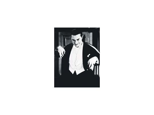 Bela Lugosi, en su versión de Hollywood en 1931, le fijó una apariencia casi gardeliana a Drácula, que en la novela de Stoker no tenía.