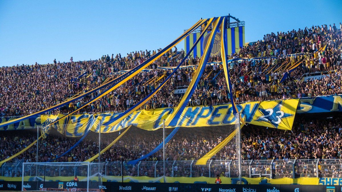 One month after the murder of “Pillín” Bracamonte, Rosario Central fans return to Gigante de Arroyito