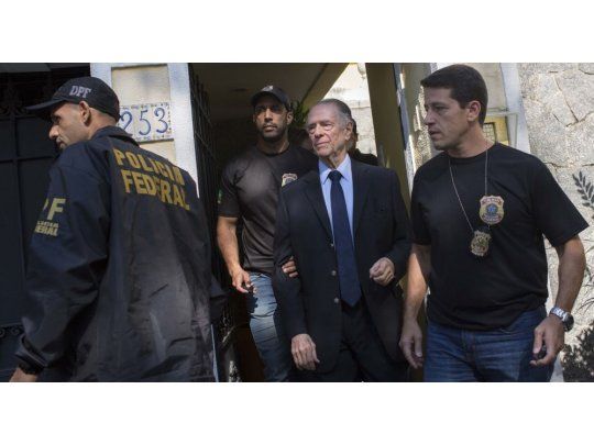 Efectivos policiales se desplegaron en Rio de Janeiro para detener al presidente del COB, Carlos Nuzman.