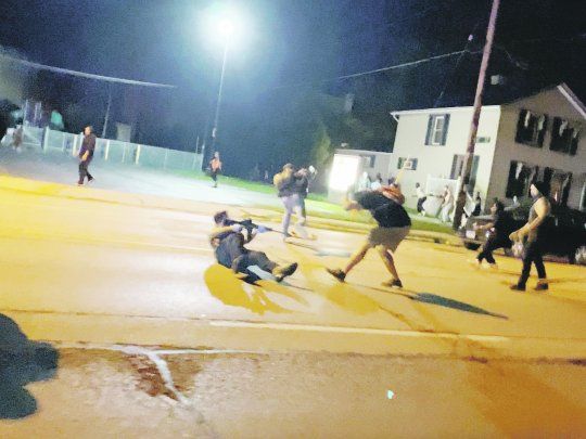 CAOS. Las calles de Kenosha, estado de Wisconsin, se llenaron de manifestantes antirracistas en las últimas noches y de autodenominadas milicias que se arrogan el derecho de proteger la propiedad. La noche del martes sumó dos muertos.