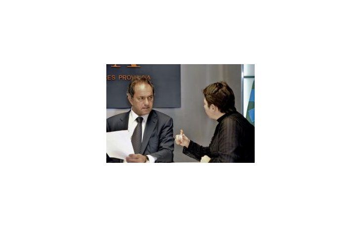 El gobernador Daniel Scioli junto a la ministra de Economía Silvia Batakis.