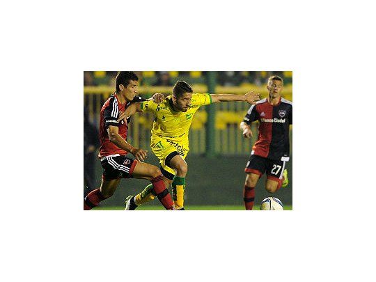 Defensa estiró el mal momento de Newells antes del clásico de Rosario