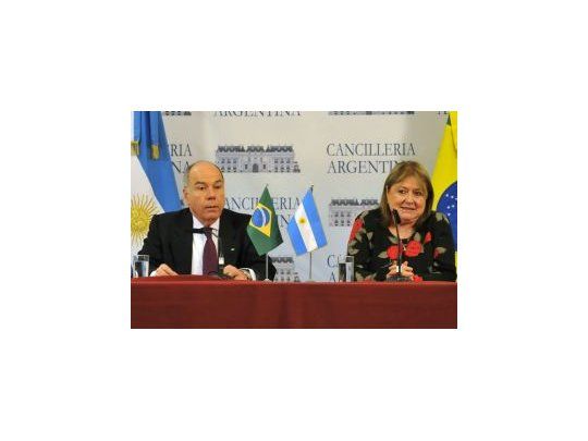 La canciller, Susana Malcorra junto con su par brasilero, Mauro Vieira.