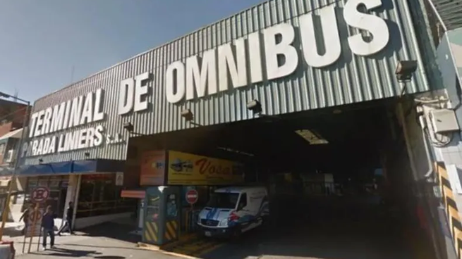 Denuncian que la Terminal de Ómnibus Parada Liniers, cuyo dueño es el propietario del edificio que se derrumbó en Villa Gesell en octubre pasado, no se encuentra habilitada.