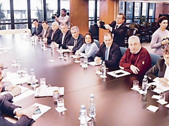 plan. Para delinear la embestida conjunta ante la Corte, los gobernadores habían mantenido una serie de encuentros previos.