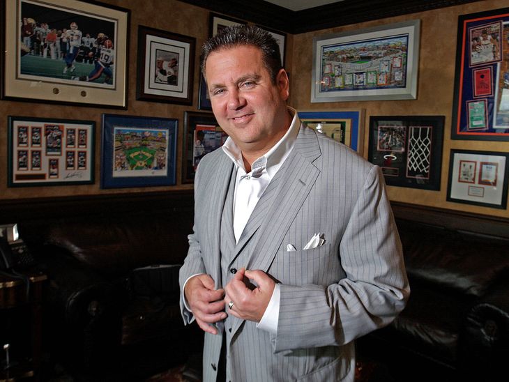 Hoy en prisión, la justicia aún trabaja para devolver los millones que le estafó a sus clientes. Hoy en prisión, la justicia aún trabaja para devolver los millones que le estafó a sus clientes.