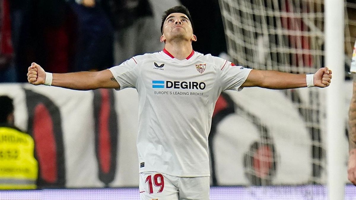 Sevilla thrashed thanks to Acuña: assist and goal