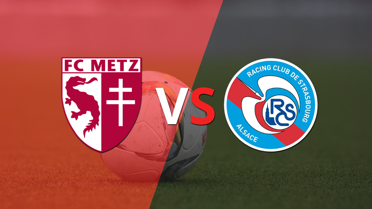 The match between Metz and RC Strasbourg begins