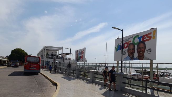Una postal de la rutina en las calles de Corrientes capital.