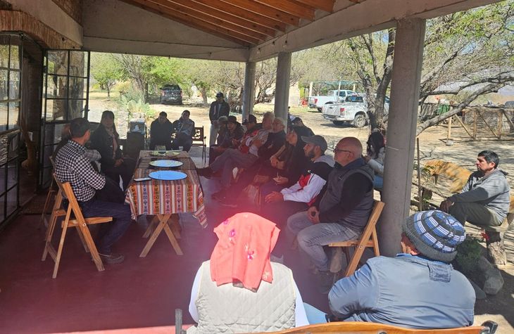 Los productores tucumanos se reunieron en la bodega Luna de Cuarzo, sobre la RN 40, para analizar la situación. Los productores tucumanos se reunieron en la bodega Luna de Cuarzo, sobre la RN 40, para analizar la situación.