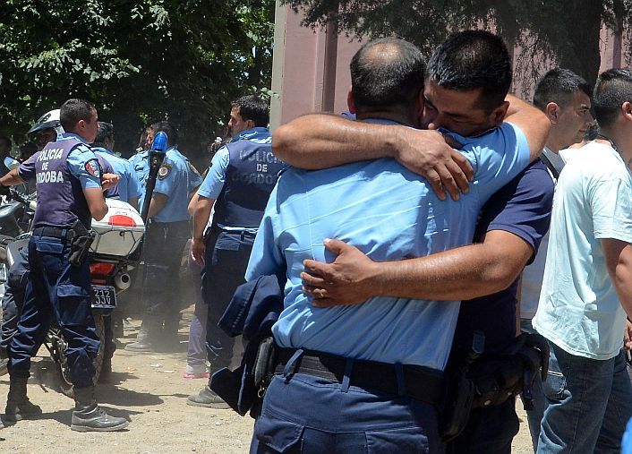 Tras acuerdo, policías vuelven a las calles y regresa la calma a Córdoba (foto 18)
