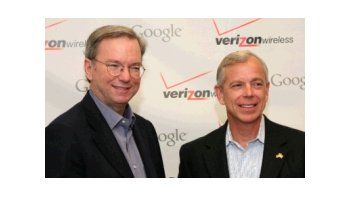 El CEO de Google, Eric Schmidt, y el de Verizon, Lowell McAdam.