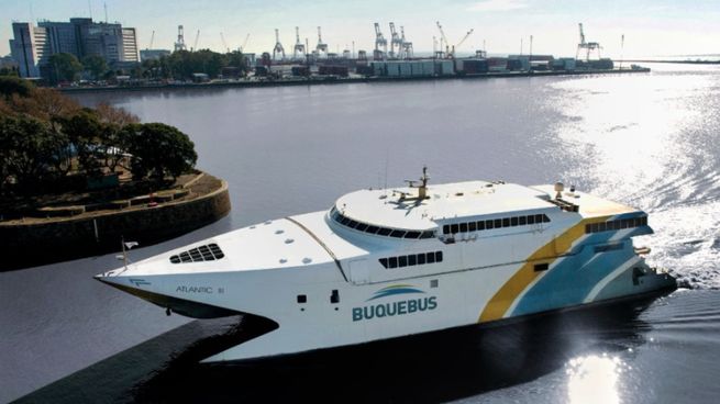 El Atlantic III quedó encallado en ujn banco de arena al zarpar de Colonia.&nbsp;