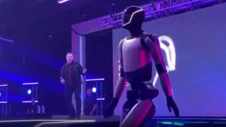 El curioso baile del robot de Tesla para celebrar el respaldo de los accionistas a Elon Musk. El curioso baile del robot de Tesla para celebrar el respaldo de los accionistas a Elon Musk.