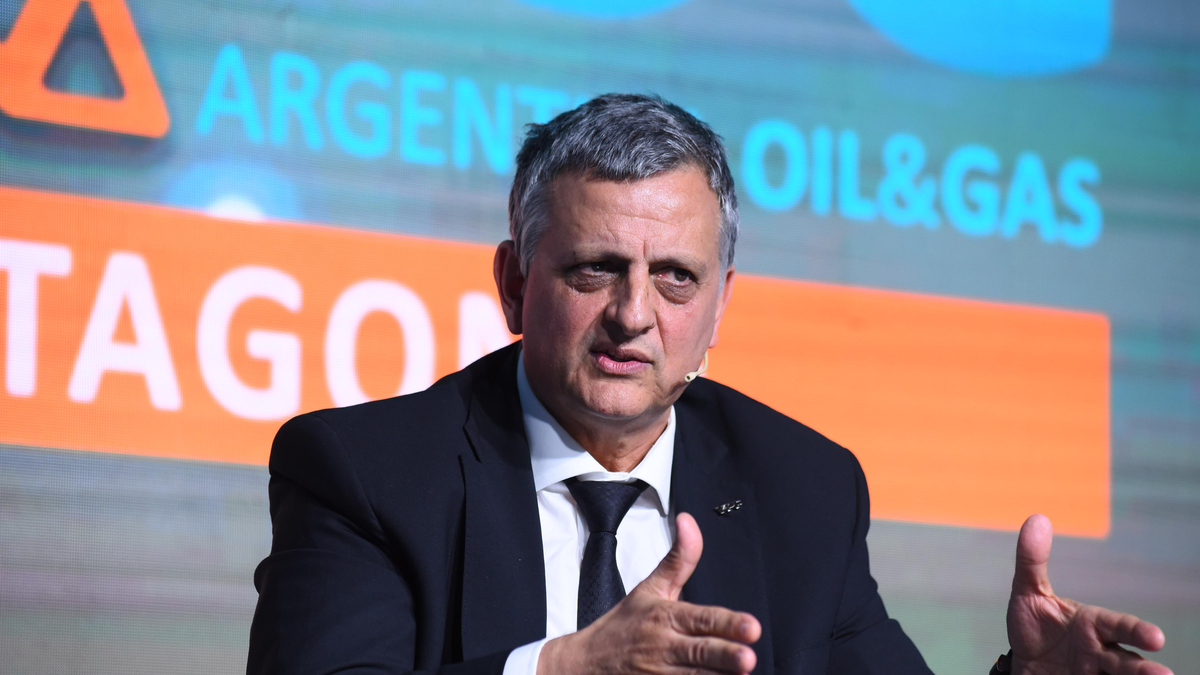 Horacio Marín was awarded as a distinguished student at the University of Texas