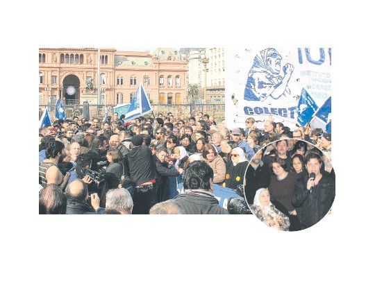 Tomada. Hebe de Bonafini convirtió la marcha de todos los jueves en la Plaza de Mayo en un acto de resistencia contra su arresto. Apoyo de Kicillof.