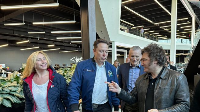Javier Milei junto a Elon Musk y su hermana Karina. 