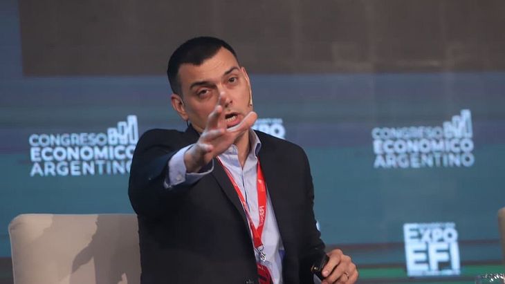 Emannuel Alvarez Agis advirtió que la inflación no está vencida todavía y que hay riesgo de que se desancle.