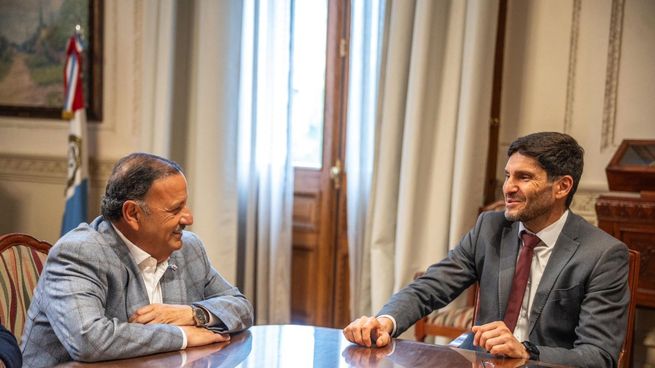 Ricardo Quintela y Maximiliano Pullaro, reunidos en Rosario.