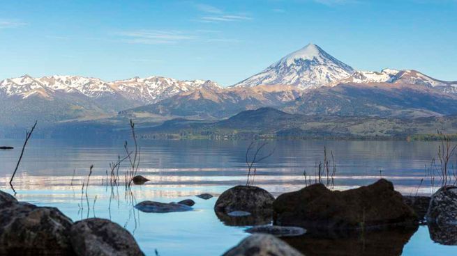 La naturaleza es el principal atractivo de la región patagónica por sus bellos lagos, ríos y sus montañas.