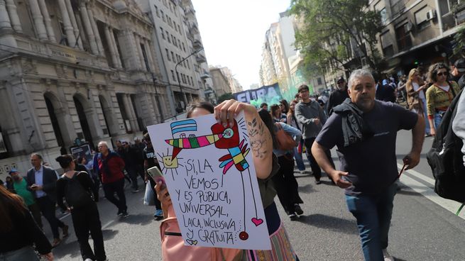 Docentes Universitarios exigen que el Congreso trate la Ley de Financiamiento Universitario.