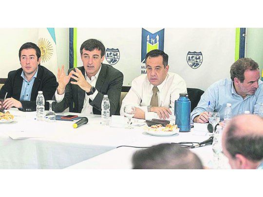 Todos al conurbano. Esteban Bullrich fue con Alex Campbell y Alejandro Finocchiaro a Malvinas Argentinas.