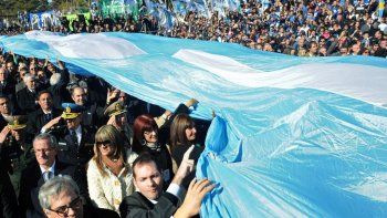 La verdadera historia de la bandera argentina de Belgrano a 207 años de su creación
