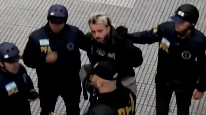 Como sucede todos los miércoles, grupos de jubilados se convocaron nuevamente frente al Congreso.