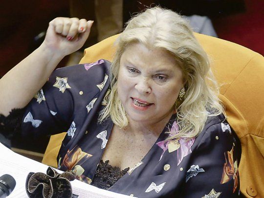 Elisa Carrió le agregó una segunda curiosidad a su denuncia:&nbsp;dijo que “podría haber habido coimas por un sinnúmero de planes de facilidades de pago”.&nbsp;¿Por qué años después se denuncia a todo el universo de contribuyentes que accedieron legalmente a los planes del artículo 32? ¿Por qué se desliza que hubo otro posible delito y no defraudación?