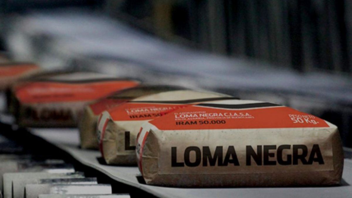 Loma Negra controla casi la mitad del mercado de cemento en el país. Está a punto de volver a manos argentinas.