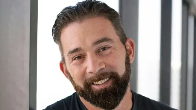 Pese a su privilegiada posición en la red social, encontró la forma de generar su propia empresa multimillonaria.