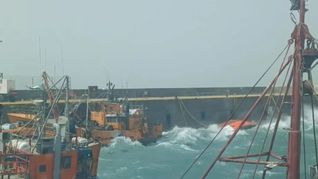 Tres barcos hundidos en Santa Cruz por las fuertes ráfagas de viento. Tres barcos hundidos en Santa Cruz por las fuertes ráfagas de viento.