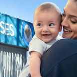 El Complemento Leche se deposita junto con la AUH y alcanza a familias con niños pequeños y personas embarazadas.