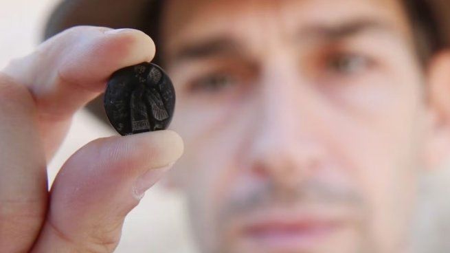 La piedra negra encontrada por los arqueólogos&nbsp;