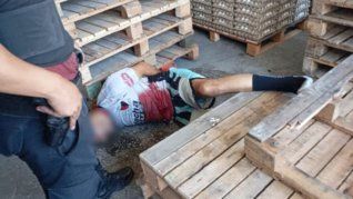 Así quedó uno de los delincuentes tras ser arrestado por la Policía Así quedó uno de los delincuentes tras ser arrestado por la Policía