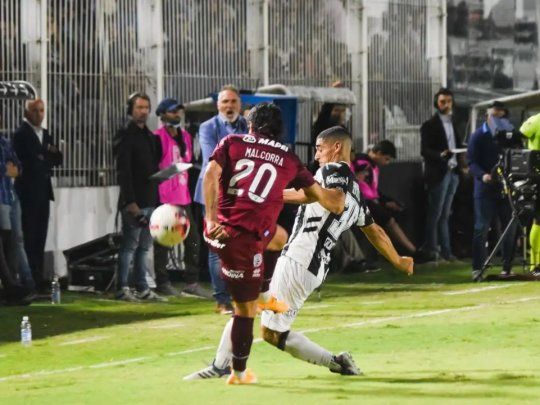 Tablas. Central Córdoba y Lanús empataron en Santiago del Estero y con el punto ambos evitaron terminar últimos en el Grupo B de la Copa de la Liga.