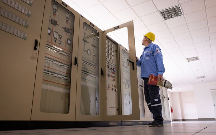Habrá aumentos mensuales en las tarifas de luz. Habrá aumentos mensuales en las tarifas de luz.