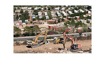 Colonos hebreos continuaron con la edificación que estaba detenida hace diez meses