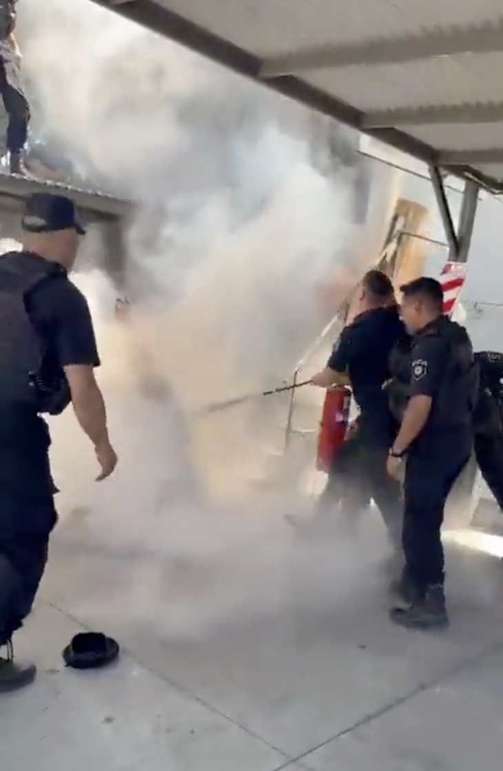 El hombre permanece en estado crítico con quemaduras en el 80% del cuerpo. El hombre permanece en estado crítico con quemaduras en el 80% del cuerpo.