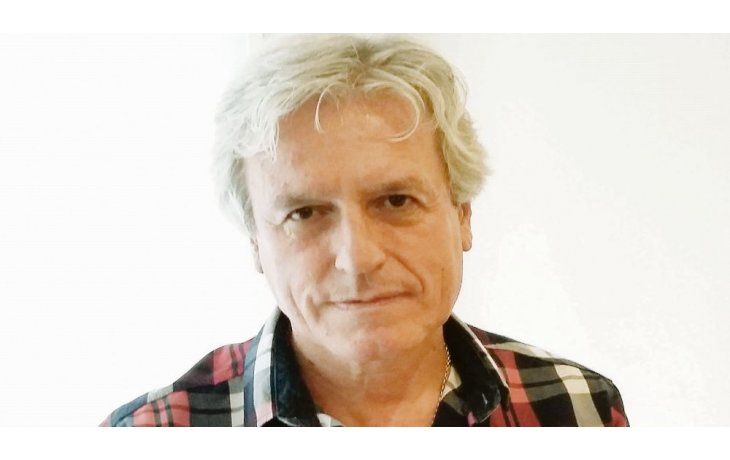 ámbito.com | Balmaceda. En “Contigo a la distancia” ofrece una perspectiva nueva de Manuel Puig a través de los ojos de su amiga de la infancia, Carmencita.