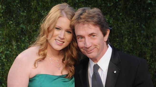 Fuentes policiales señalaron que la causa de muerte habría sido una herida de bala autoinfligida.