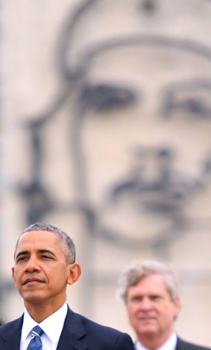 Barack Obama en la Plaza de la Revolución. Detrás, la imagen de Ernesto Che Guevara.