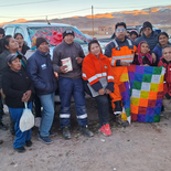 El Grupo Vacazur Hermanos decidió devolverle a su tierra parte de lo que la actividad minera les permitió construir. En esta oportunidad, entregaron una camioneta Toyota Hilux 4x4 0 km a la comunidad Kolla de Olacapato. El Grupo Vacazur Hermanos decidió devolverle a su tierra parte de lo que la actividad minera les permitió construir. En esta oportunidad, entregaron una camioneta Toyota Hilux 4x4 0 km a la comunidad Kolla de Olacapato.