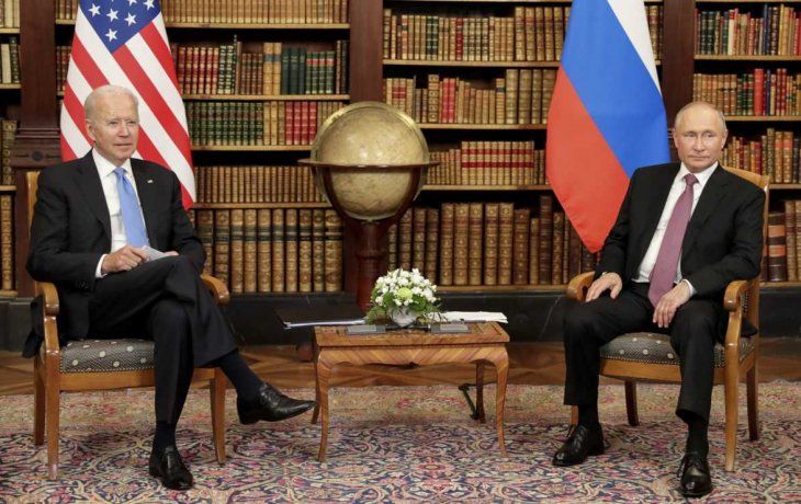 Tensa charla telefónica: Biden le advirtió a Putin que una invasión a Ucrania traerá una respuesta decisiva