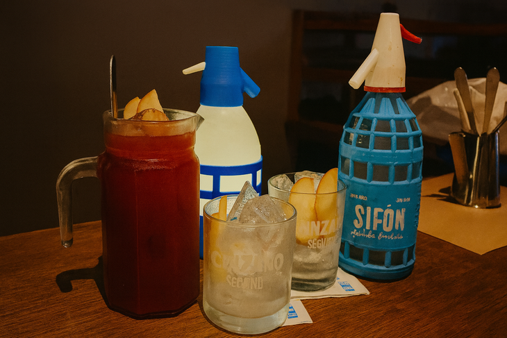 Sifón tiene locales en Jorge Newbery 3881, Chacarita; Av. Corrientes 1660, Paseo La Plaza. Sifón tiene locales en Jorge Newbery 3881, Chacarita; Av. Corrientes 1660, Paseo La Plaza.