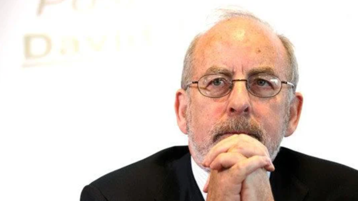 The former head of the Central Bank of Ireland suggested to the IMF to suspend surcharges on indebted countries