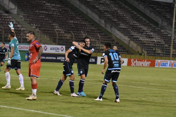 Atlético Tucumán pasó sin sobresaltos a Brown de Adrogué y enfrentará a  Independiente