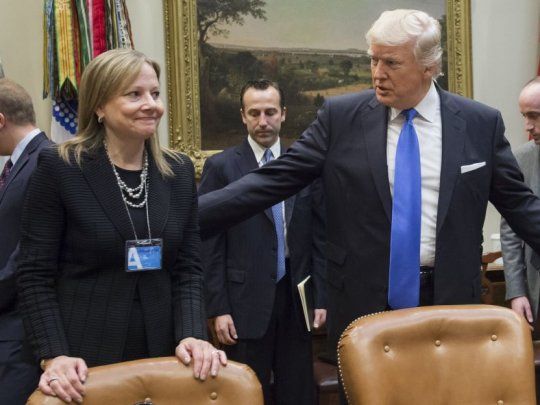 Donald Trump y Mary Barra, CEO de GM.